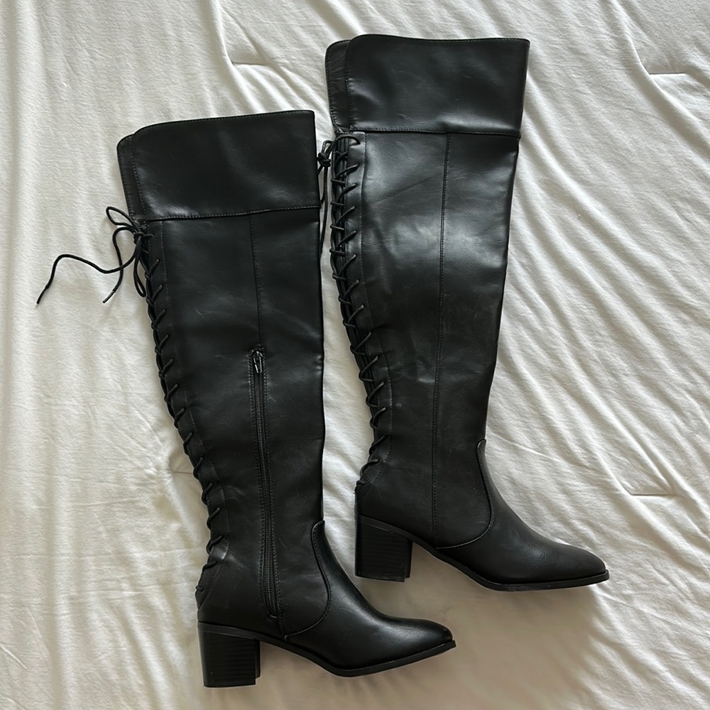 Black Knee High Boots. Size 7.